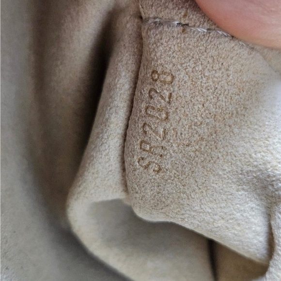 Louis Vuitton Beverly Shoulder Bag with Iconic Monogram - Picture 11 of 11